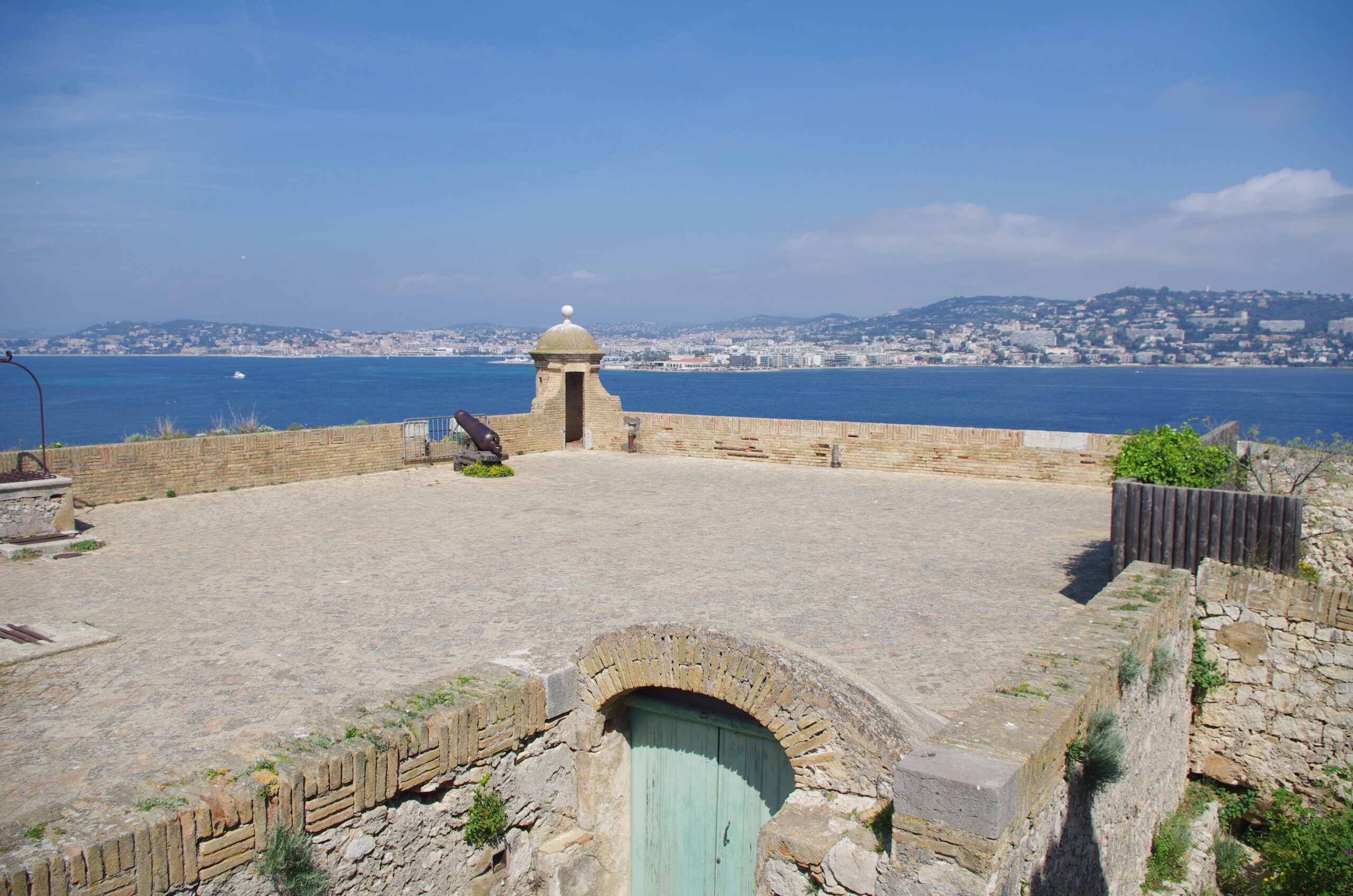 La terrasse Bazaine du Fort Royal : un panorama chargé d’histoire